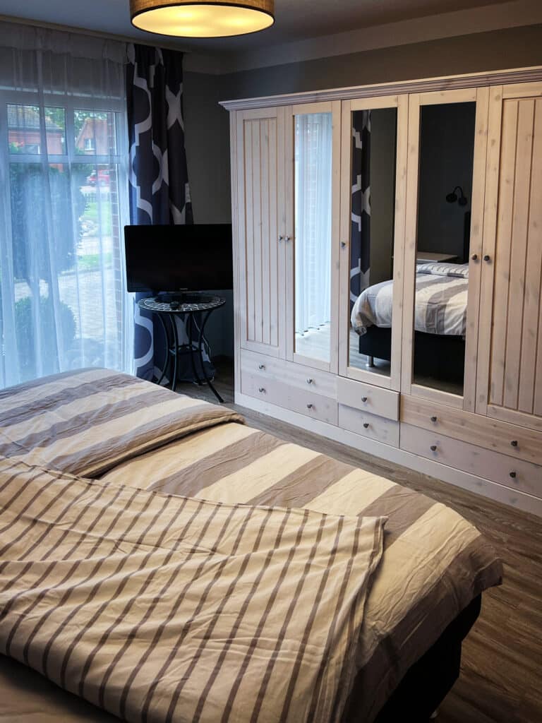 schlafzimmer-schrank-neu